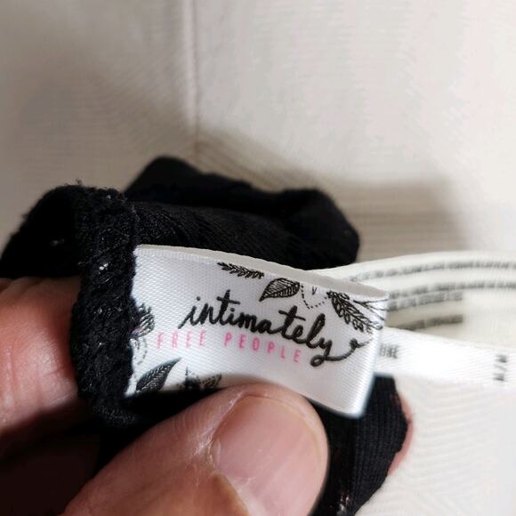 Free People Intimately Galloon Black Lace Racerback Bralette‎ Women's Medium - Picture 6 of 8